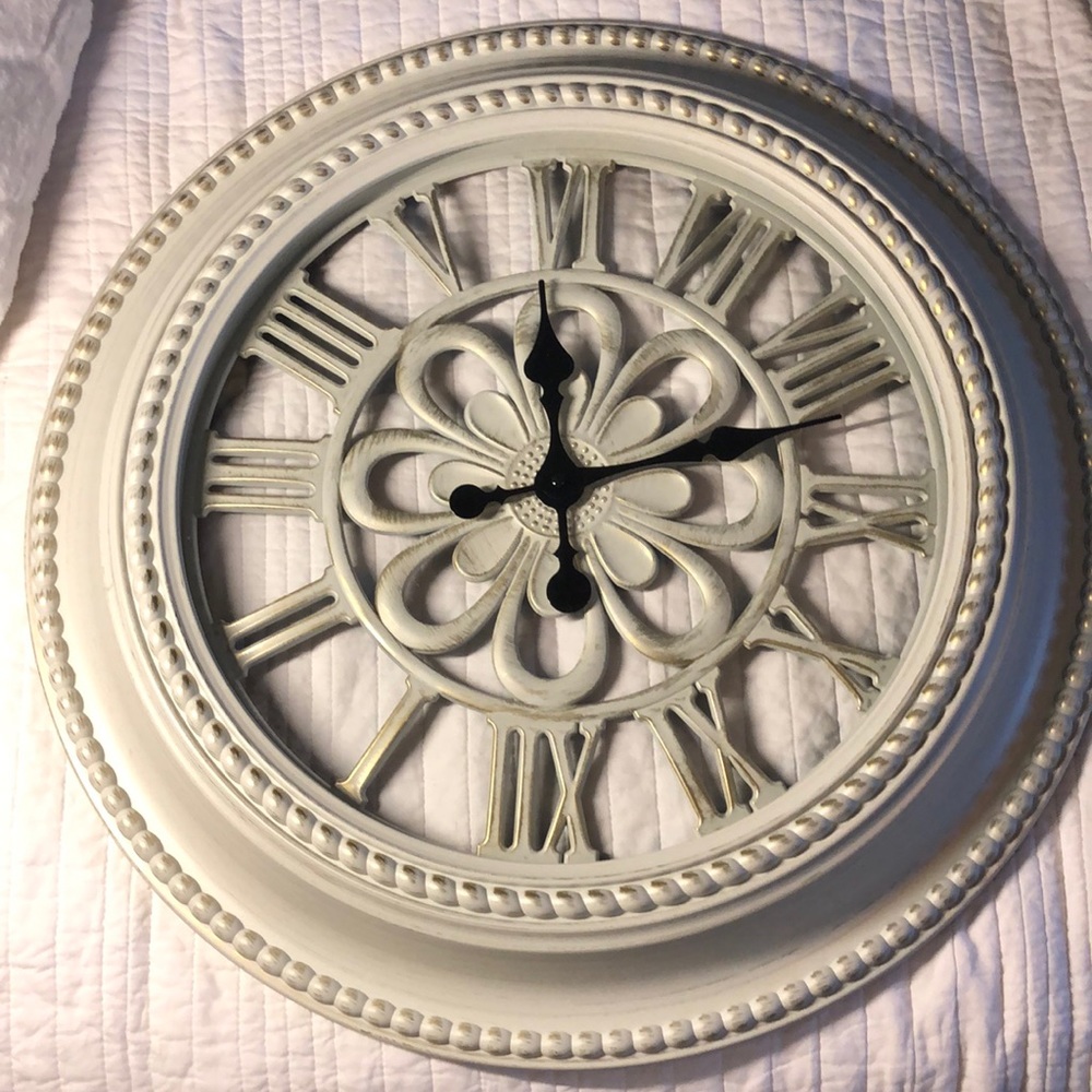 super cute rustic clock. works great!